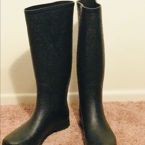 Authentic UGG rain boots. Size 9